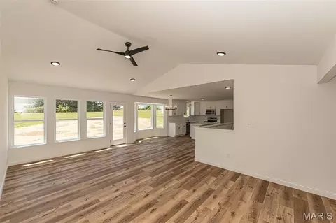 Living - 11 Oakview Ct, Troy, MO 63379 photo 2 of 3