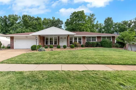 13120 Greenbough Dr, Saint Louis, MO 63146