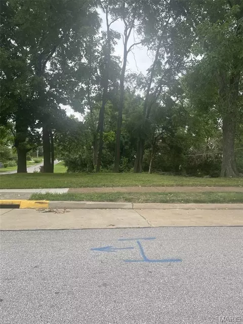 7447 Hoover Ave, Richmond Heights, MO 63117