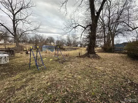 Exterior - 807 E 4th St, Salem, MO 65560 photo 3 of 5