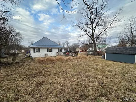 Exterior - 807 E 4th St, Salem, MO 65560 photo 2 of 5
