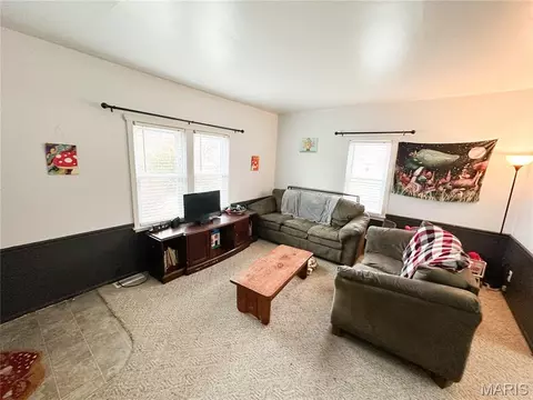 Living - 807 E 4th St, Salem, MO 65560 photo 2 of 3