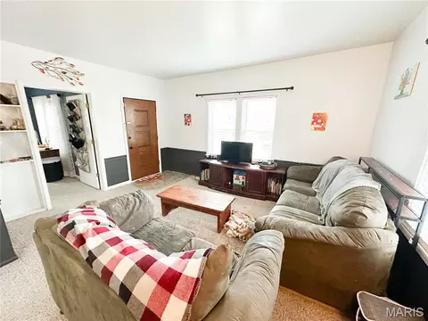 Living - 807 E 4th St, Salem, MO 65560 photo 3 of 3