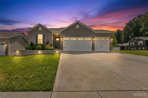 1100 Slapshot Dr, Foristell, MO 63348