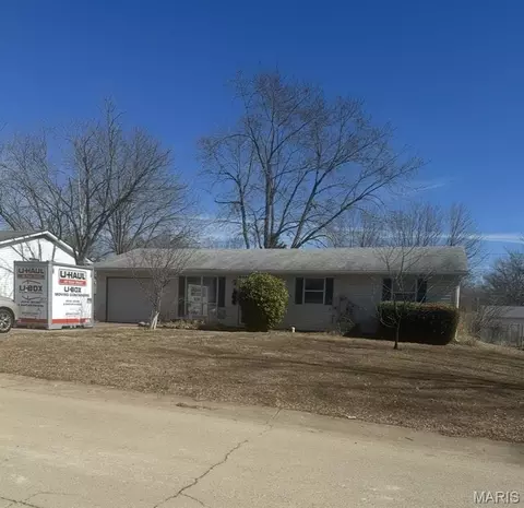 230 Valley Dr, Farmington, MO 63640