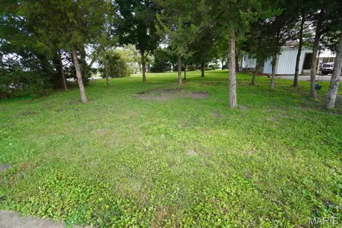 Exterior - 9965 Fruit Rd, Alhambra, IL 62001 photo 32 of 44