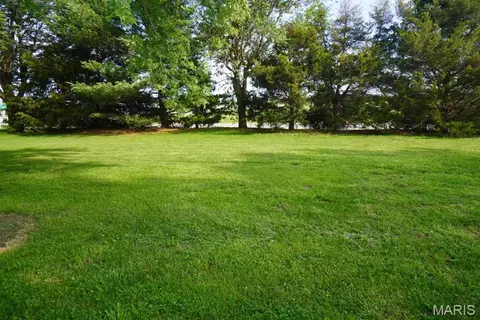 Exterior - 9965 Fruit Rd, Alhambra, IL 62001 photo 5 of 44