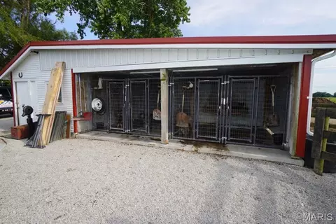 Exterior - 9965 Fruit Rd, Alhambra, IL 62001 photo 14 of 44