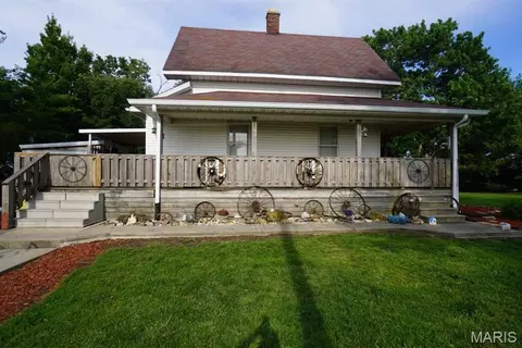 Exterior - 9965 Fruit Rd, Alhambra, IL 62001 photo 4 of 44