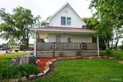9965 Fruit Rd, Alhambra, IL 62001