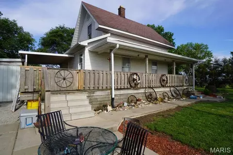 Exterior - 9965 Fruit Rd, Alhambra, IL 62001 photo 3 of 44
