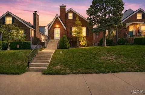 5621 Pernod Ave, Saint Louis, MO 63139