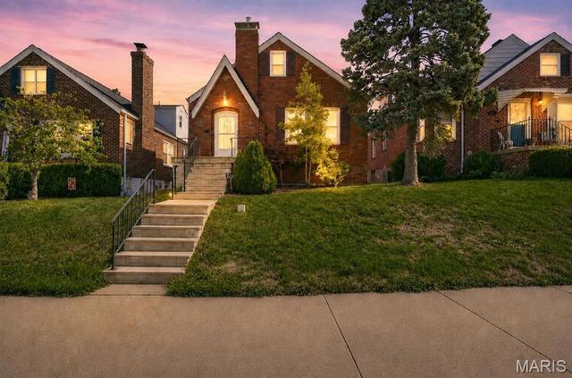 5621 Pernod Ave, Saint Louis, MO 63139
