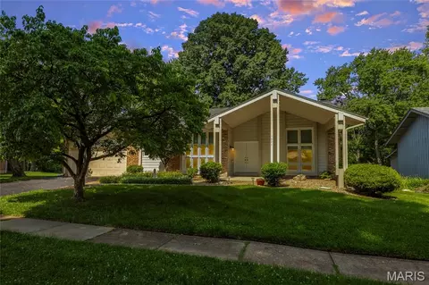 1621 Long Leaf Cir, Saint Louis, MO 63146
