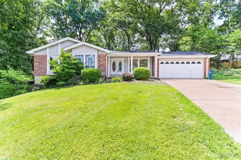 4962 Deepwood Ct, Saint Louis, MO 63128