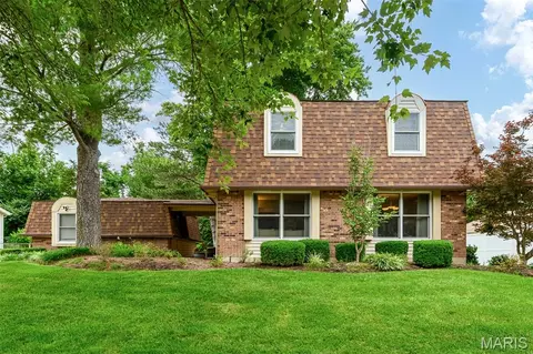 1776 Schoettler Valley Dr, Chesterfield, MO 63017