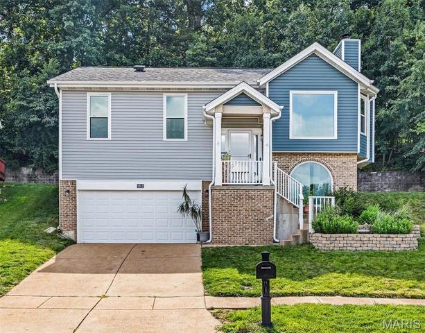 1511 Glenn Brooke Woods Cir, Ballwin, MO 63021
