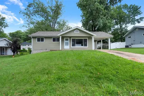 1412 Windward Ridge Dr, Saint Louis, MO 63127