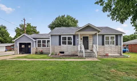 404 E Airline Dr, East Alton, IL 62024