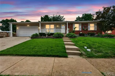 3843 Tesson Ct, Saint Louis, MO 63123