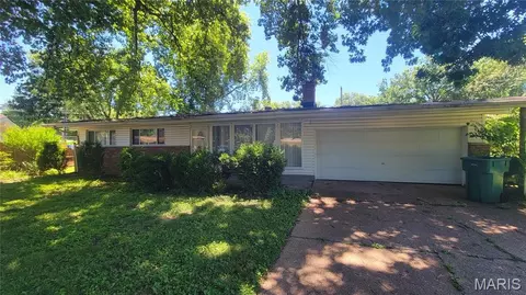 2214 Ibis Ct, Saint Louis, MO 63136