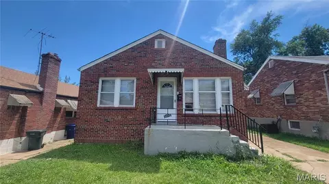 1810 Eton Ln, Saint Louis, MO 63147