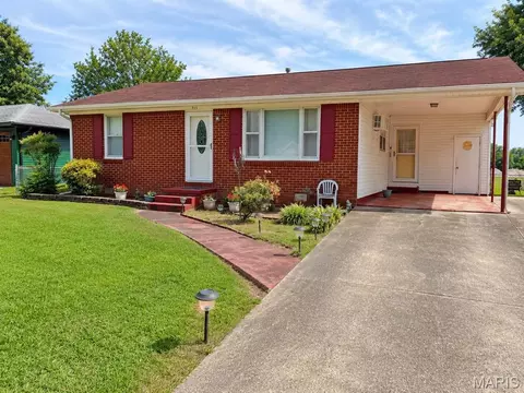 915 W St Francis St, Dexter, MO 63841