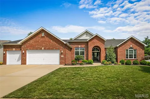 3037 Roan Hill Dr, Belleville, IL 62221