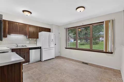 Kitchen - 1131 Wagonwheel Trl, Ellisville, MO 63011 photo 3 of 3