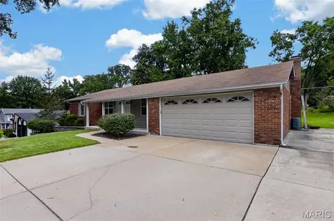 Exterior - 1131 Wagonwheel Trl, Ellisville, MO 63011 photo 2 of 8