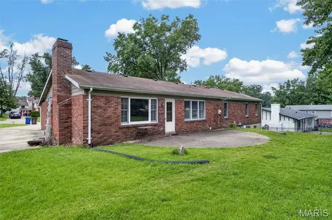 Exterior - 1131 Wagonwheel Trl, Ellisville, MO 63011 photo 4 of 8