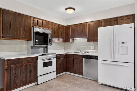 Kitchen - 1131 Wagonwheel Trl, Ellisville, MO 63011 photo 2 of 3