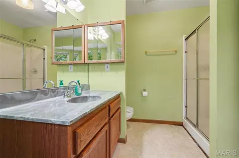 Bath - 875 Crider Ln, Union, MO 63084 photo 3 of 5
