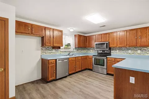 Kitchen - 875 Crider Ln, Union, MO 63084 photo 2 of 2