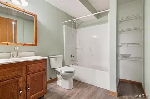 Bath - 875 Crider Ln, Union, MO 63084 photo 4 of 5