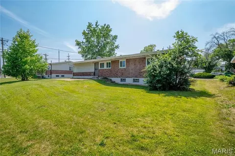 Exterior - 11010 Ebert Dr, Saint Louis, MO 63136 photo 3 of 4