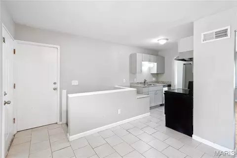 Entry Way - 11010 Ebert Dr, Saint Louis, MO 63136 photo 2 of 2