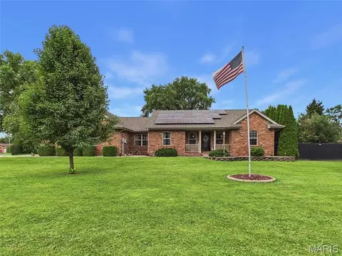 1168 N 6th St, Wood River, IL 62095