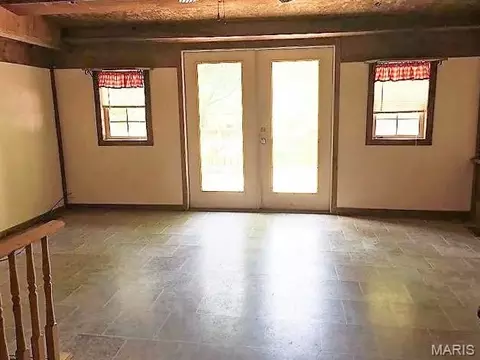 Living - 1408 Pine St, Dexter, MO 63841 photo 2 of 4