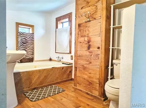 Bath - 1408 Pine St, Dexter, MO 63841 photo 4 of 7