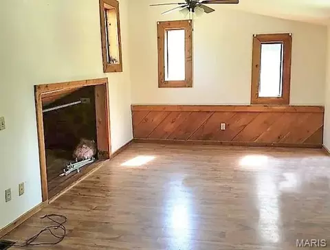Living - 1408 Pine St, Dexter, MO 63841 photo 4 of 4