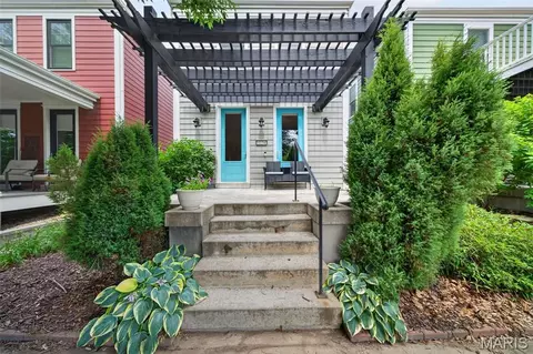 3174 Canal St, Saint Charles, MO 63301