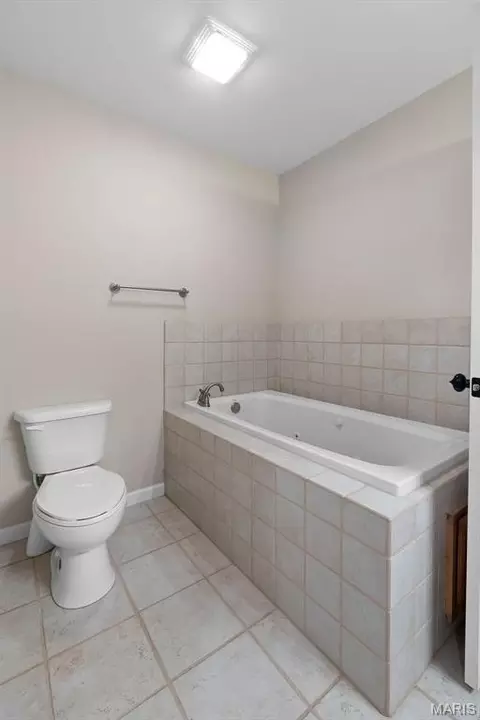Bath - 429 Diana St, Jackson, MO 63755 photo 2 of 5