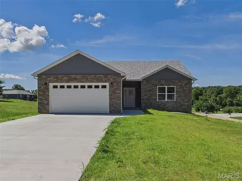 126 Woodland Hills Ct, Alton, IL 62002