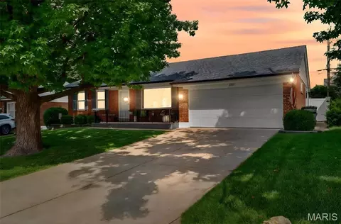 7321 Coronado Ave, Saint Louis, MO 63116