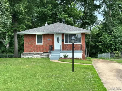 3951 E Dallas Ct, Saint Louis, MO 63125