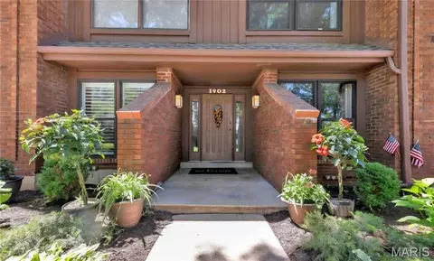 1902 Meadowtree Ln #2, Saint Louis, MO 63122