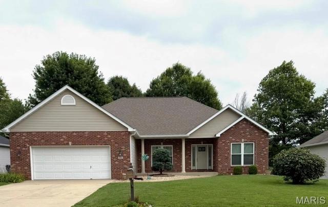 2612 Sandstone Dr, Maryville, IL 62062