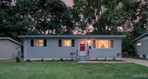 277 Dashwood Dr, Ferguson, MO 63135