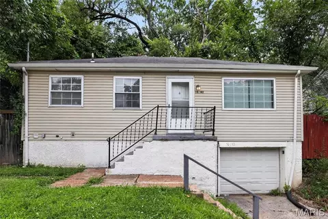 10183 Cloverdale Dr, Saint Louis, MO 63136